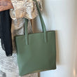 Load image into Gallery viewer, Green vegan leather tote bag with zipper
